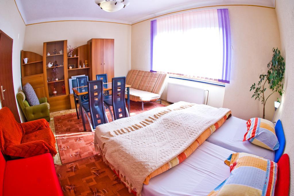 Guest House Pikapolonca Marburg Zimmer foto